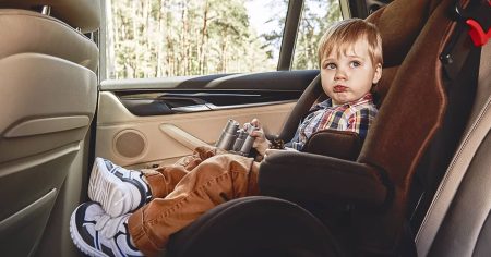 Alzador de coche: edad y uso correcto para llevar a los niños en el coche