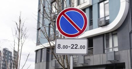 ¿Qué diferencia hay entre la señal de parada y la de estacionamiento?